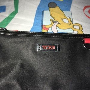 TUMI LONG TRI FOLD ZIP UNISEX WALLET . BLACK NYLON